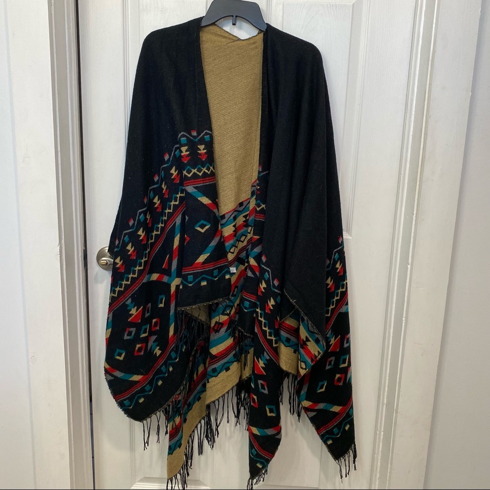 Reversible southwestern print shawl